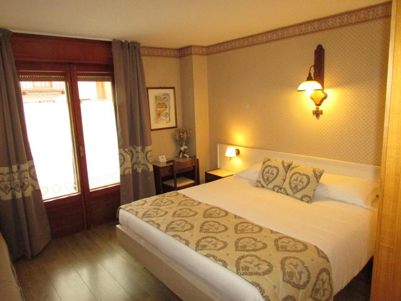 Hotel Meuble Meridiana Valtournenche Eksteriør bilde