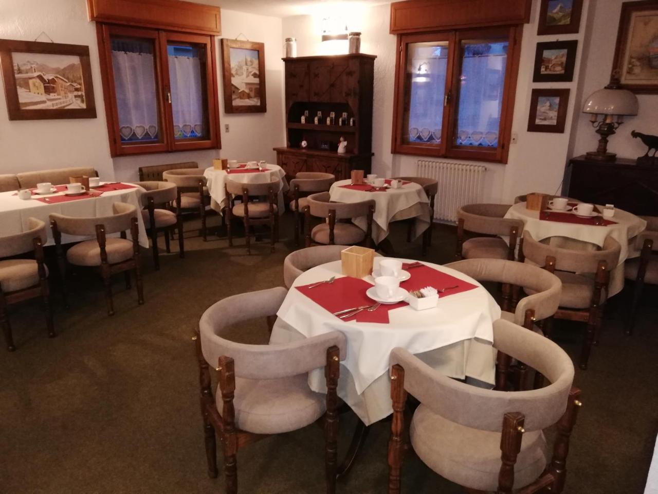 Hotel Meuble Meridiana Valtournenche Eksteriør bilde
